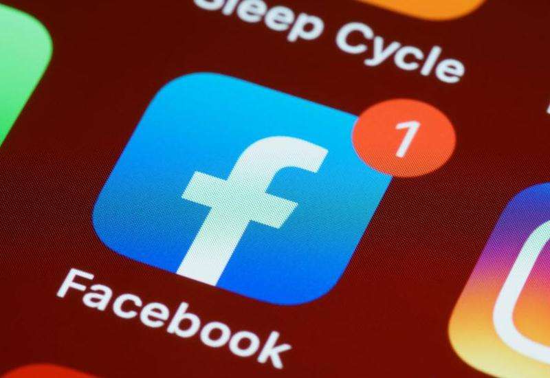 对比Facebook和雅虎的区别和特点